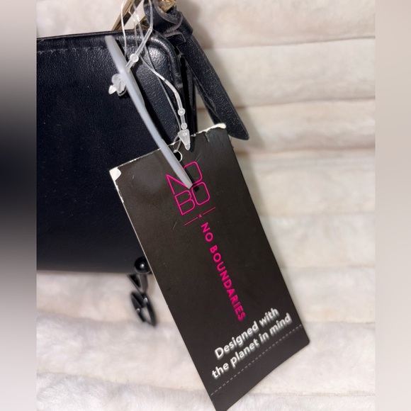 No Boundaries NWT Black Women's Wristlet Wallet - Picture 4 of 7